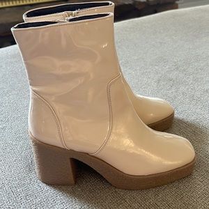 woman’s urban outfitter zip up boogie